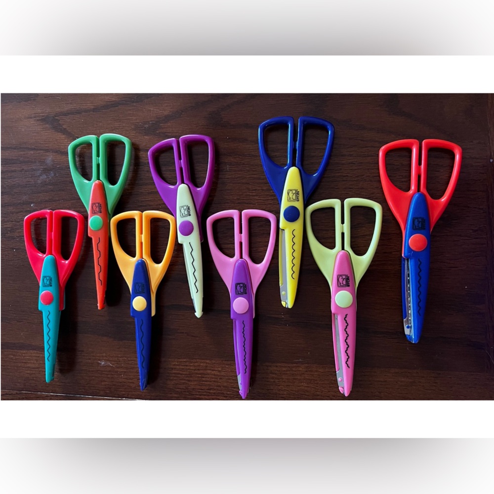 BYCIN craft paper shaper scissors (1 lot = scissors) - never used.